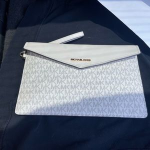 Michael Kors Wristlet NEW
